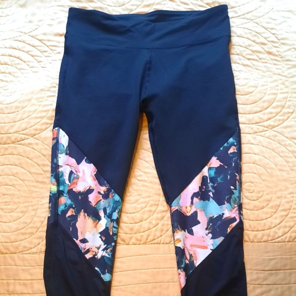 Fabletics Capri patterned leggings with mesh